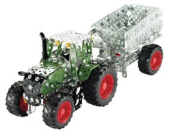 Tronico Mini Fendt 313 Vario Met Aanhangwagen – 1 : 32 12 Tronico Mini Fendt 313 Vario Met Aanhangwagen – 1 : 32 -Chique Speelgoeds Winkel fendt 313 vario met aanhanger tronico mini 10021 3