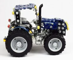Tronico Mini New Holland T4 Met Aanhangwagen – 1 : 32 -Chique Speelgoeds Winkel new holland t4 met aanhanger tronico mini 10056 4