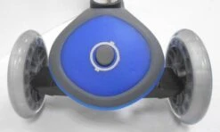 Globber 3-wiel Step Kids Blauw -Chique Speelgoeds Winkel step autoped globber free kids blauw 1